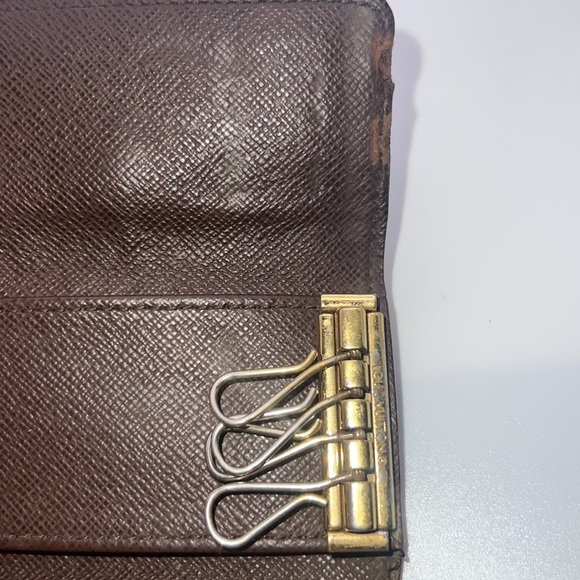 Louis Vuitton Damier Key Holder - Picture 8 of 9